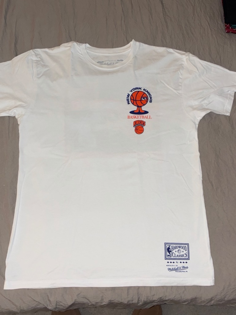 Mitchell & Ness White New York Knicks Graphic Short Sleeve Tee